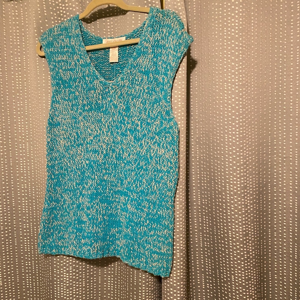 Jones New York size XL woman's sleeveless top. Turquoise and cream knit.